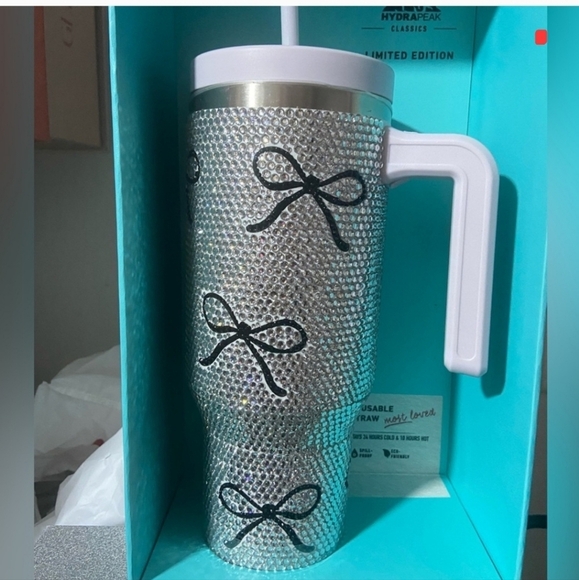 🔹️HYDRAPEAK 🔹️40 OZ Limited Edition Silver Rhinestone Bling Black Bow Tumbler - Picture 2 of 2